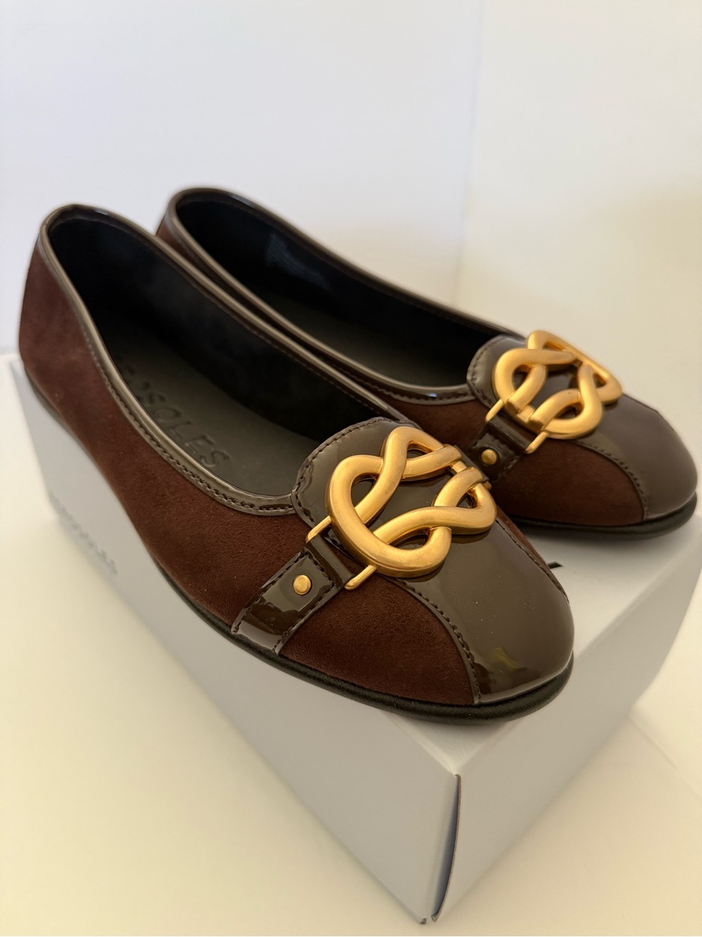 Aerosoles Big Bet Brown Faux Suede Ballet Flats Gold Hardware Size 9